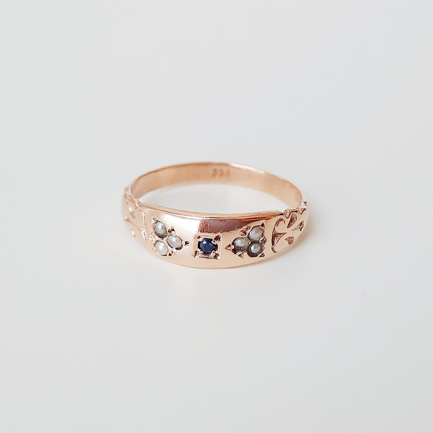 Seed pearl & sapphire band rosé gold