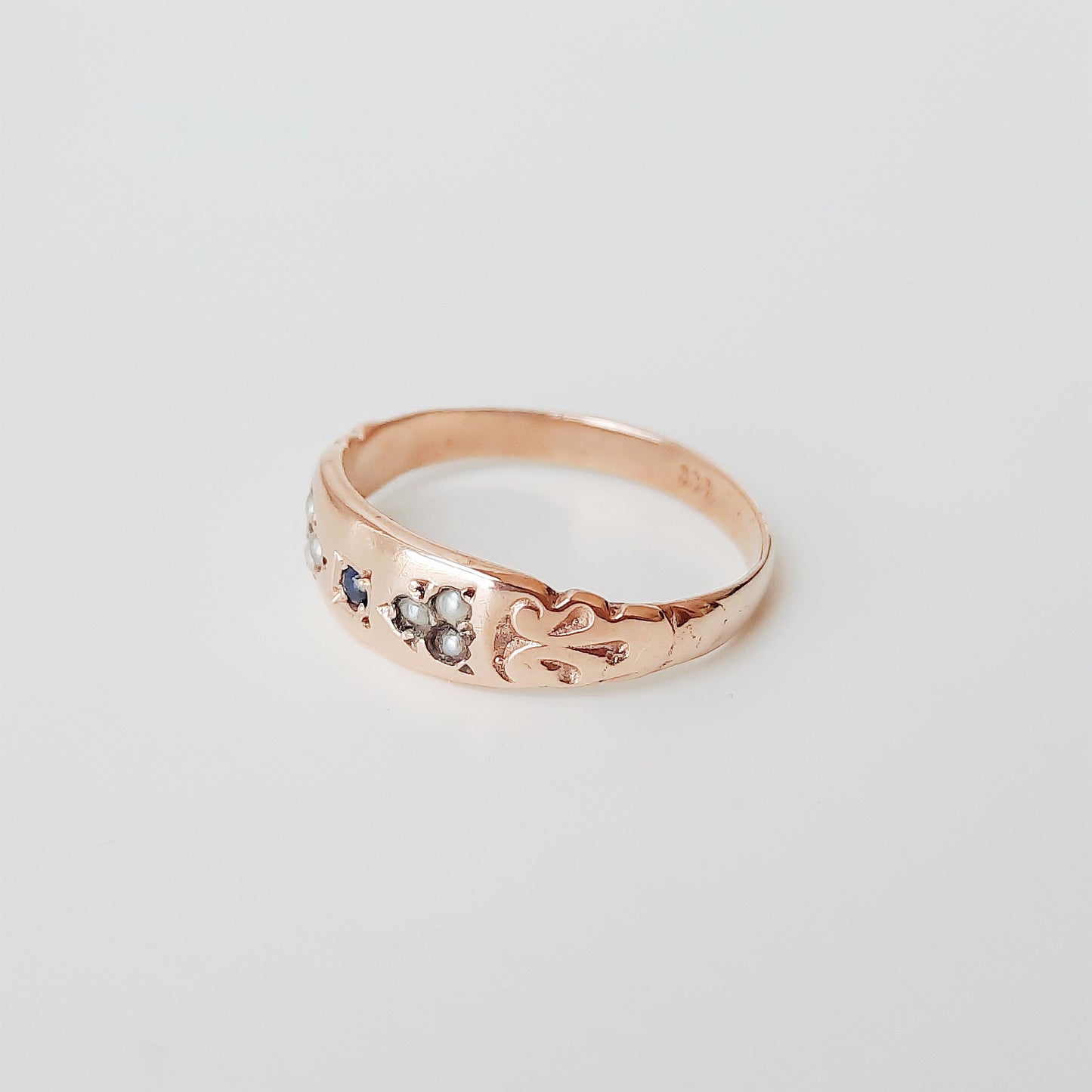 Seed pearl & sapphire band rosé gold