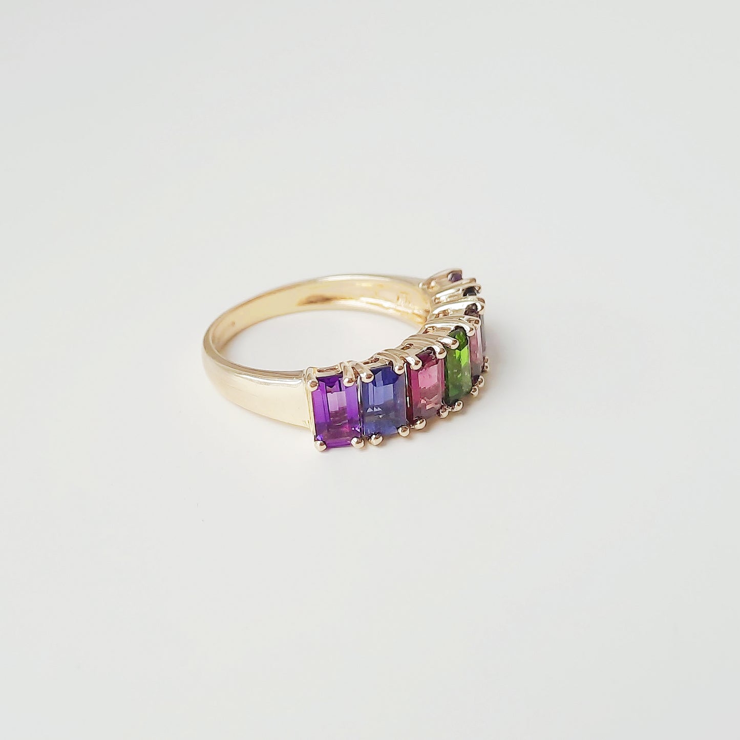 Colourful 7-stone row ring